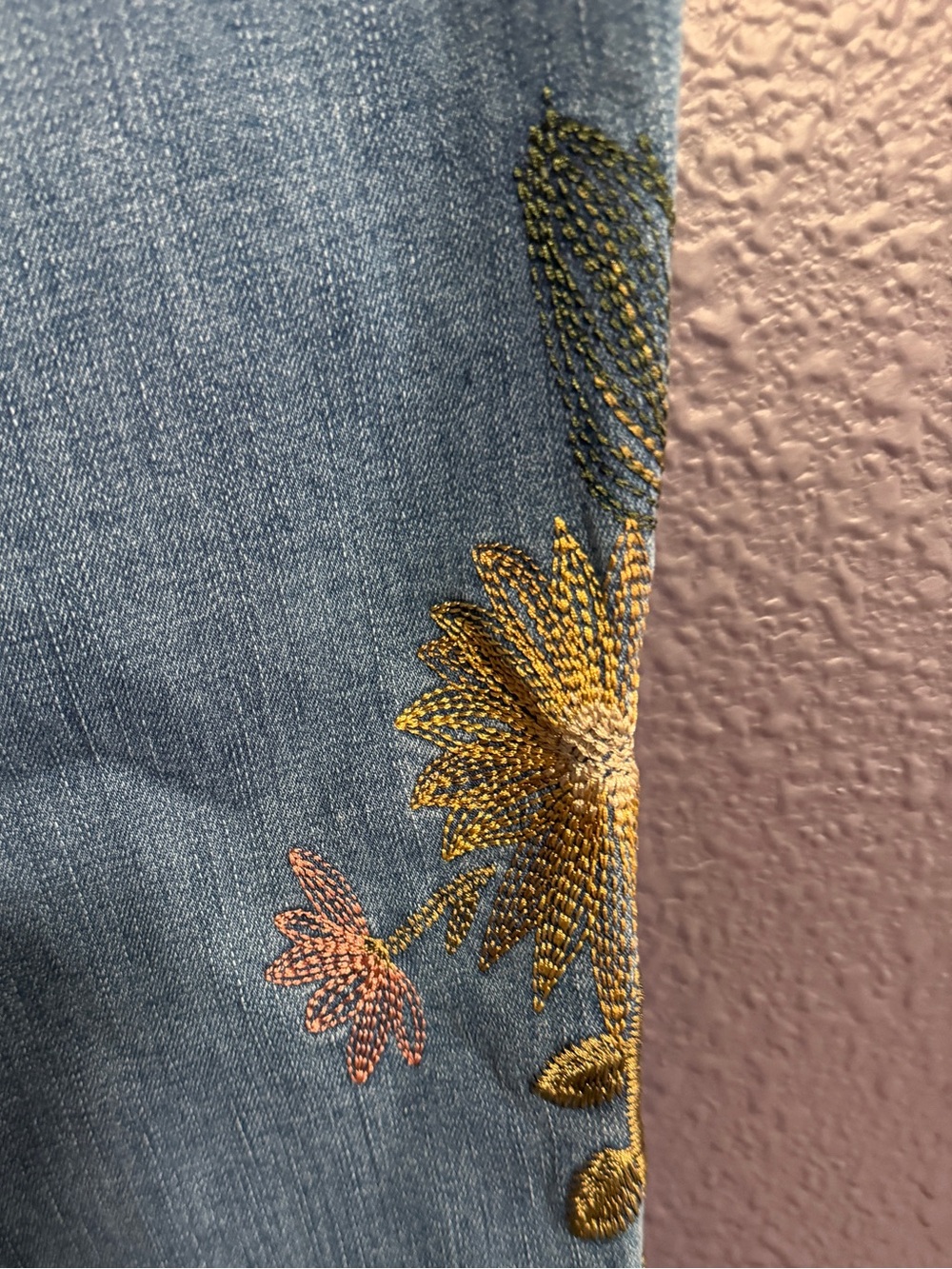 Royalty For Me Floral Embroidered Mid Rise Straight-Leg Jeans NWT - Picture 8 of 9